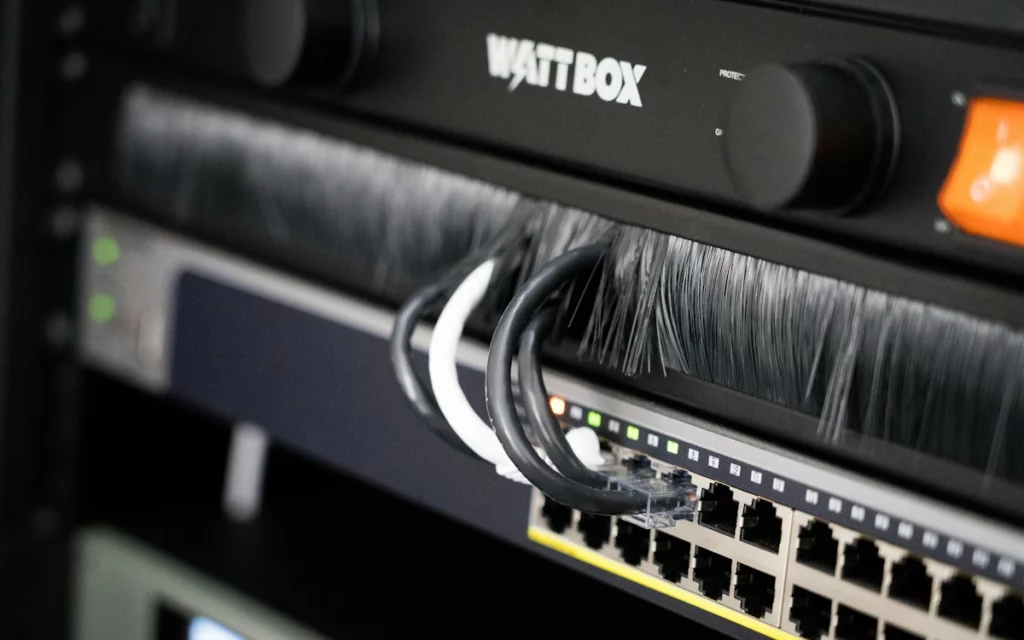 DDoS-атаки: серверная, через которую идёт трафик сайта