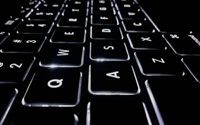 Как перенести домен к другому регистратору без простоя сайта и почты