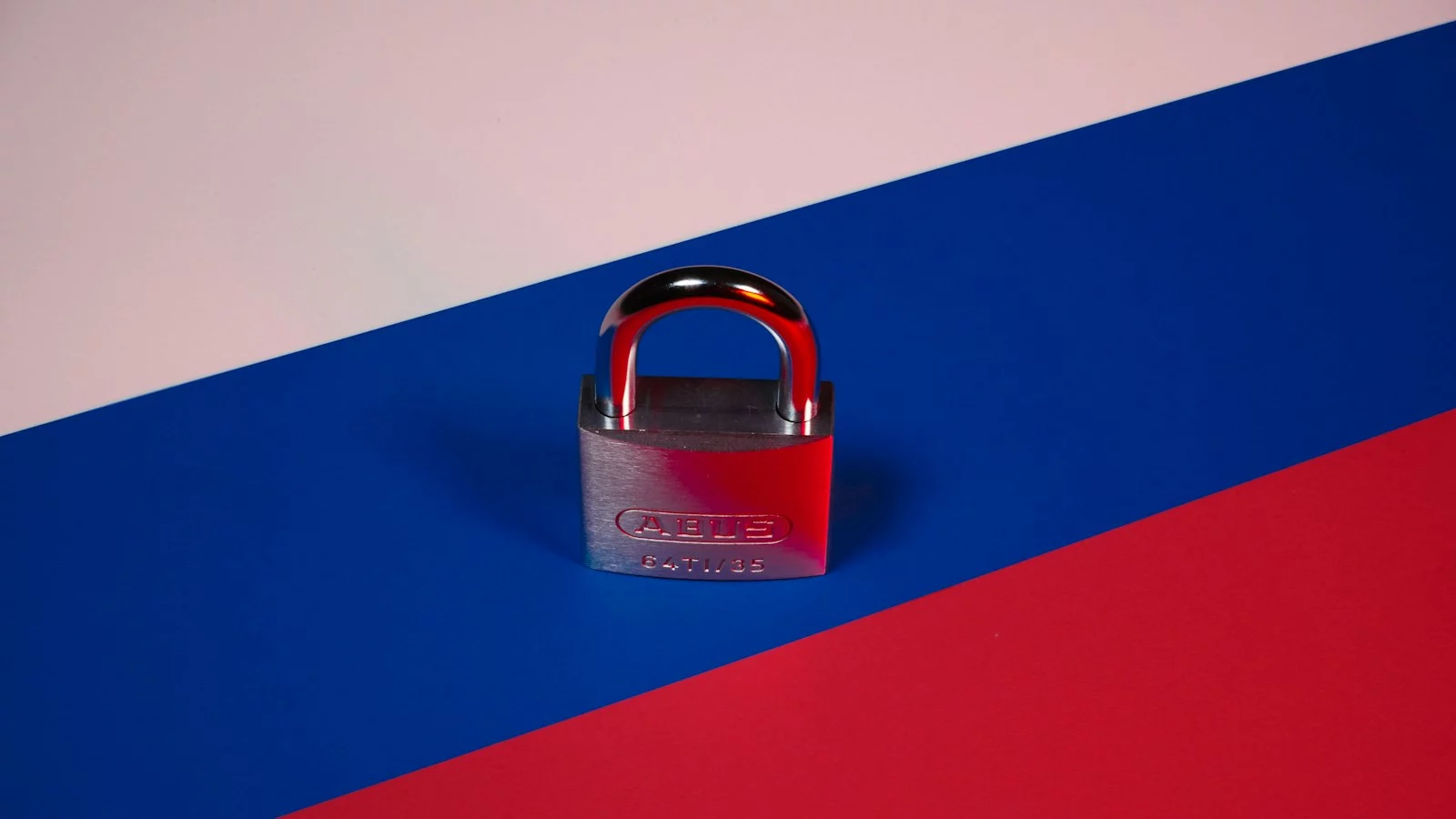 Сервер в России и 152-ФЗ: где хранить персональные данные клиентов