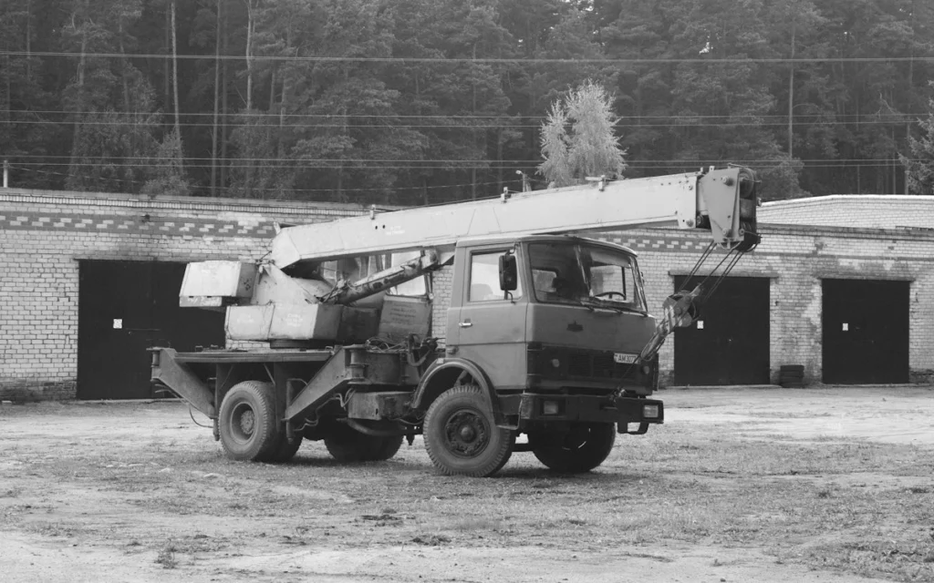 Автокран на площадке компании — аренда автокранов