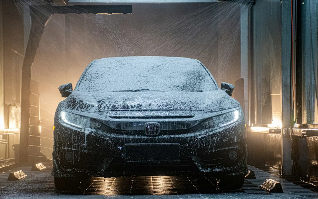 Автохимия и инвентарь автомойки — фото для раздела услуг сайта автомойки
