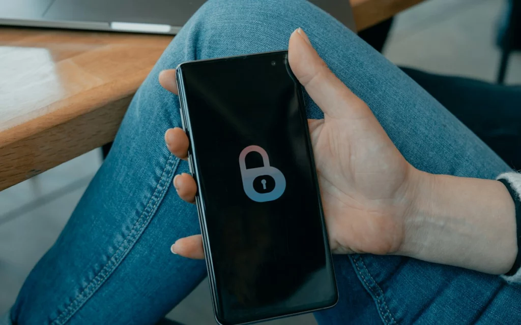 Двухфакторная аутентификация для защиты персональных данных на сайте